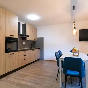Lily Center Apartamento